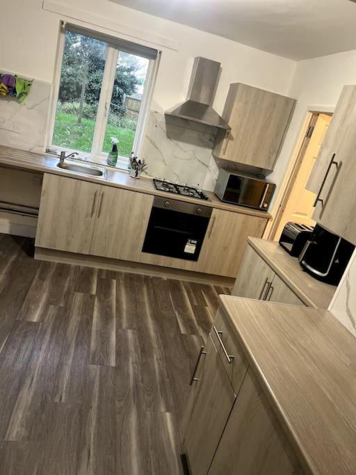 Spacious City Centre Home Near Hospital & M5 Worcester Exterior foto
